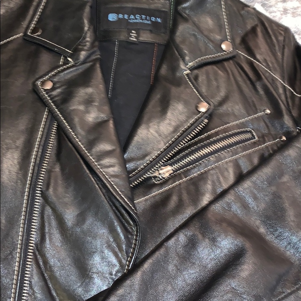 leather jacket - Picture 2 of 7